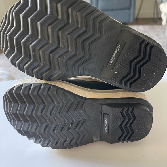 Sorel- little kids snow boots- size 10 - Picture 5 of 6